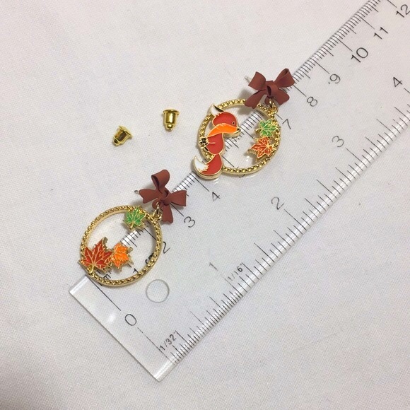 🍏50% OFF/3+...Asymmetrical Fox and Maple Leaves Earrings - Picture 5 of 7
